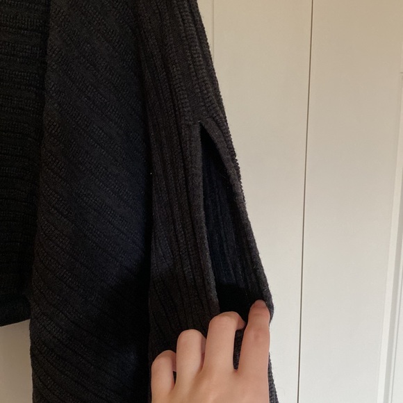 Lululemon Forward Flow Cape - Picture 2 of 4
